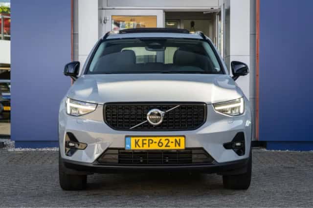 Volvo XC40 (2024) thumbnail 3