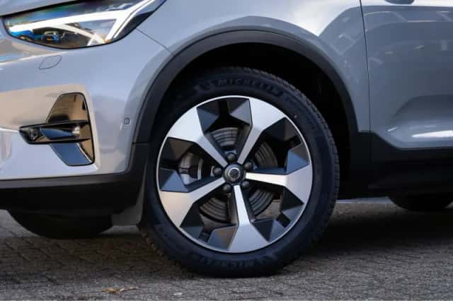 Volvo XC40 (2024) thumbnail 4