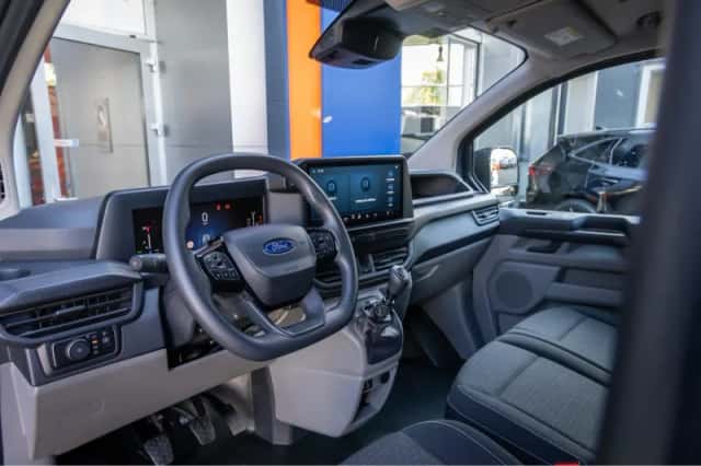 Ford Transit Custom (2024) thumbnail 2