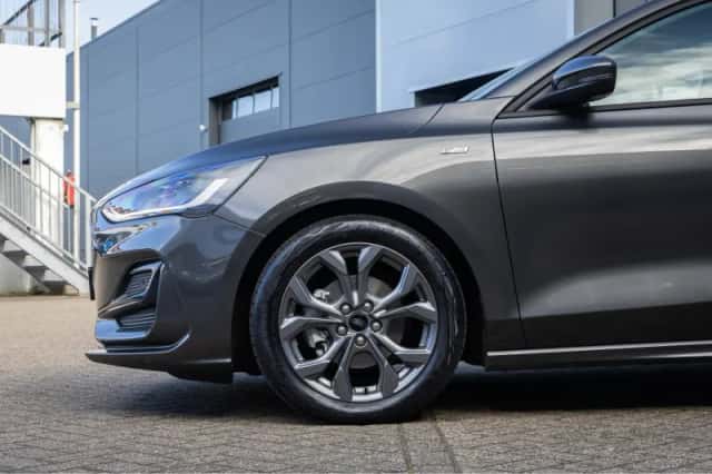 Ford Focus (2025) thumbnail 8