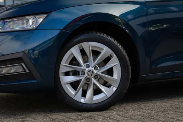 Škoda Octavia (2022) thumbnail 2