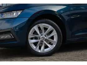 Škoda Octavia (2022) thumbnail 2