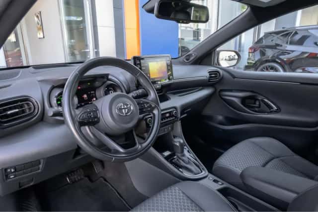 Toyota Yaris (2021) thumbnail 2