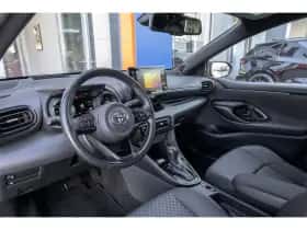 Toyota Yaris (2021) thumbnail 2