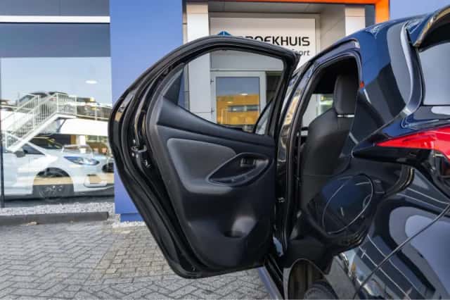 Toyota Yaris (2021) thumbnail 16