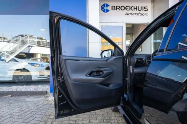 Toyota Yaris (2021) thumbnail 17