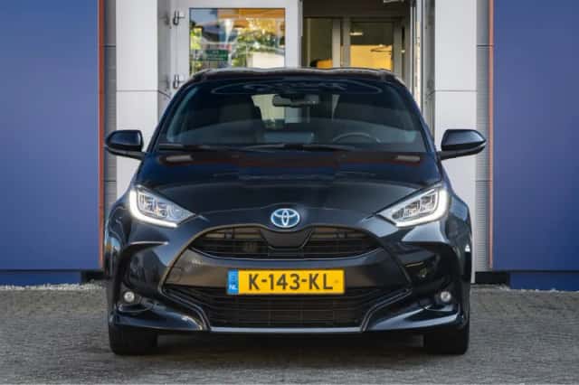 Toyota Yaris (2021) thumbnail 3