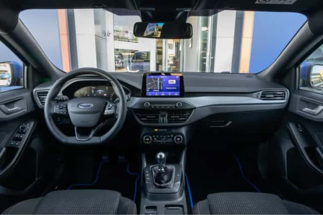 Ford Focus (2022) thumbnail 2