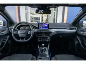 Ford Focus (2022) thumbnail 2