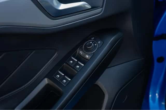 Ford Focus (2022) thumbnail 11