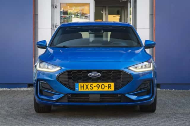 Ford Focus (2022) thumbnail 3