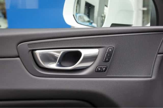 Volvo XC60 (2023) thumbnail 29