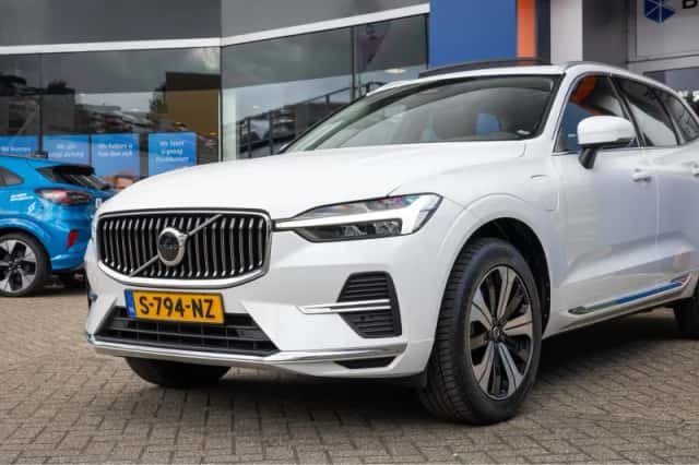 Volvo XC60 (2023) thumbnail 4