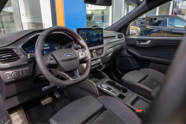 Ford Kuga (2025) thumbnail 2