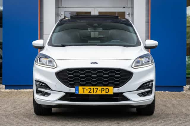 Ford Kuga (2021) thumbnail 3