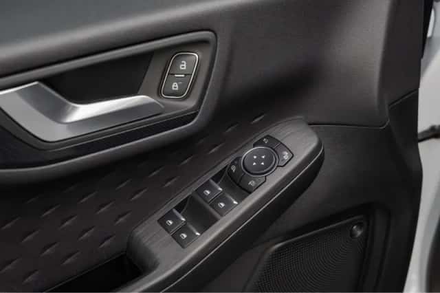 Ford Kuga (2021) thumbnail 25