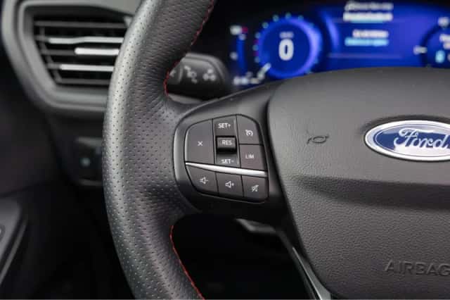 Ford Kuga (2021) thumbnail 32