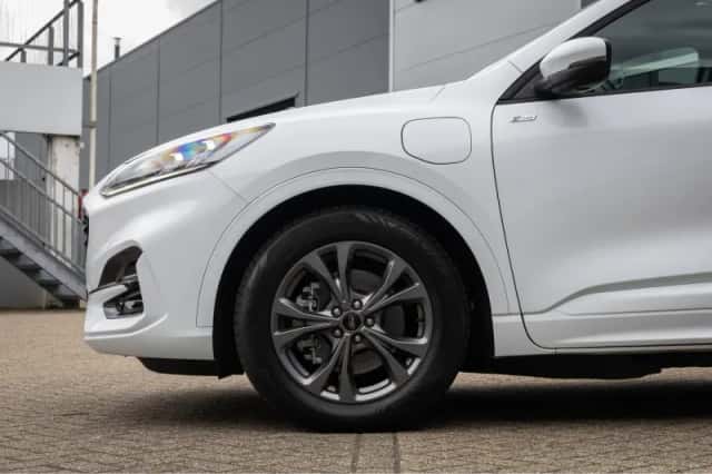 Ford Kuga (2021) thumbnail 8