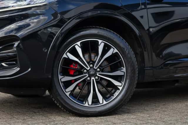 Ford Kuga (2023) thumbnail 12