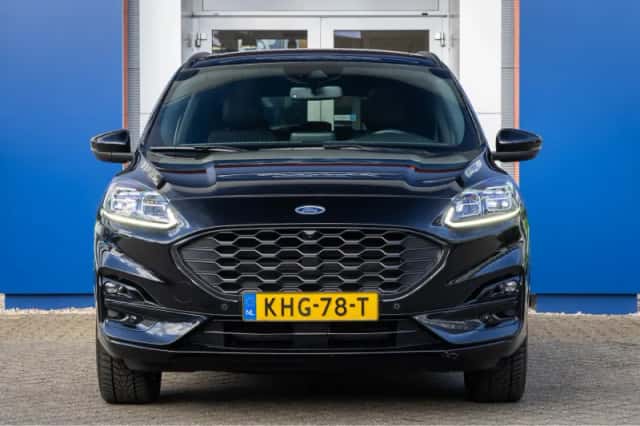 Ford Kuga (2023) thumbnail 3