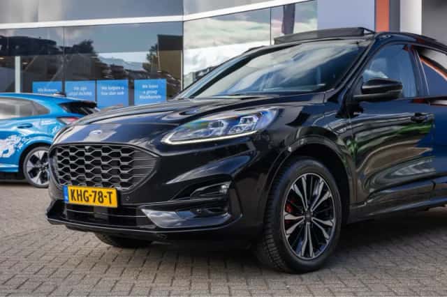 Ford Kuga (2023) thumbnail 4