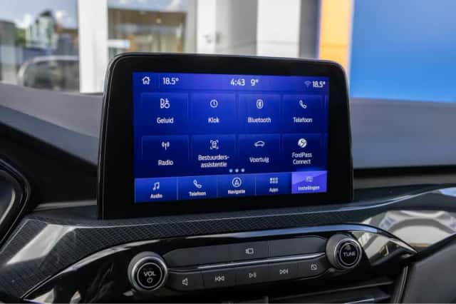 Ford Kuga (2023) thumbnail 44