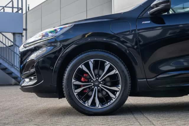 Ford Kuga (2023) thumbnail 10
