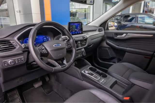 Ford Kuga (2022) thumbnail 2