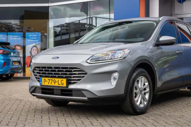 Ford Kuga (2022) thumbnail 4