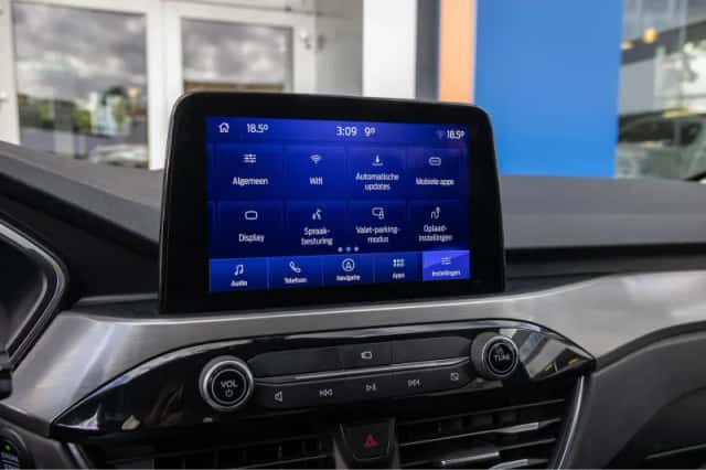 Ford Kuga (2022) thumbnail 41