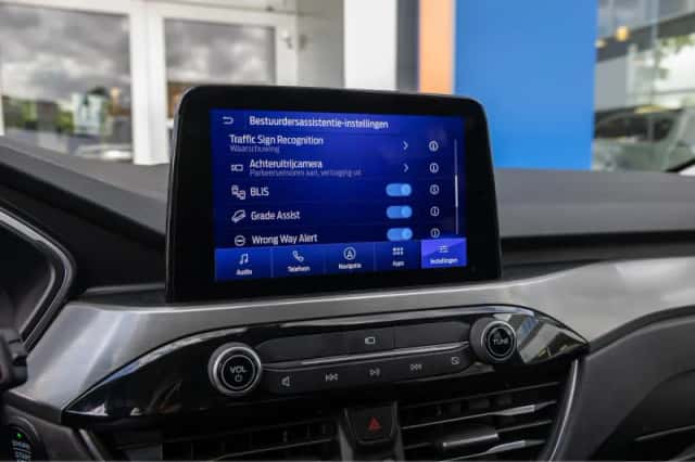 Ford Kuga (2022) thumbnail 44