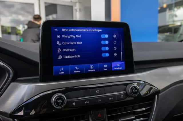 Ford Kuga (2022) thumbnail 45