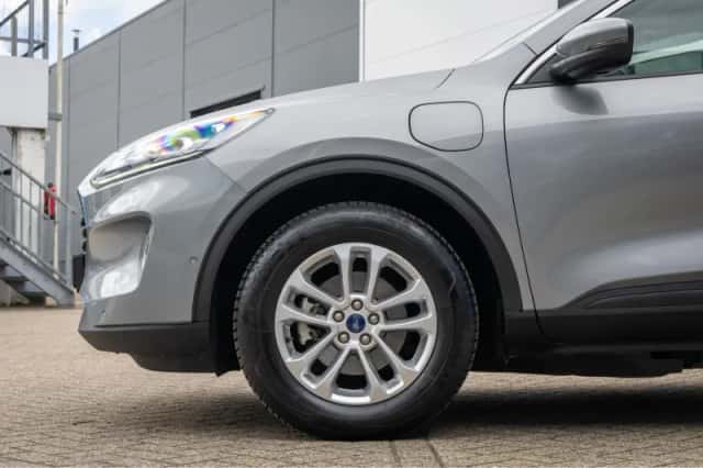Ford Kuga (2022) thumbnail 8