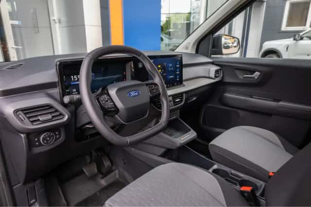 Ford E-Transit Cour. (2026) thumbnail 2
