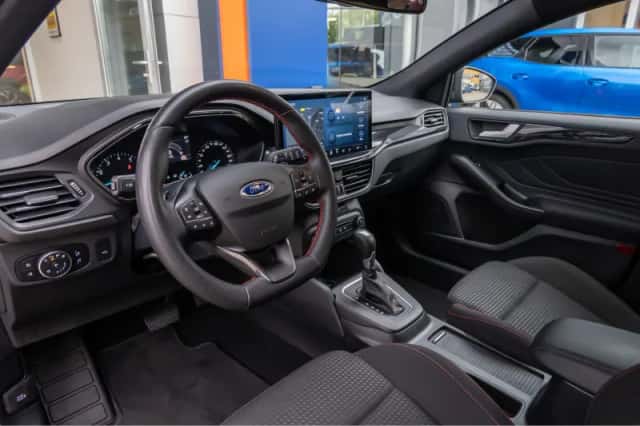 Ford Focus (2022) thumbnail 2