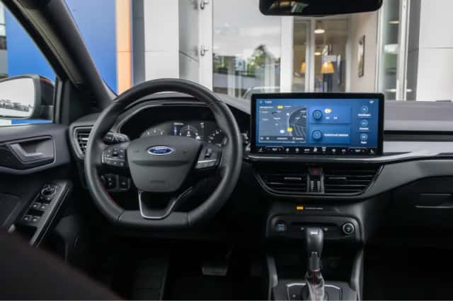 Ford Focus (2022) thumbnail 12
