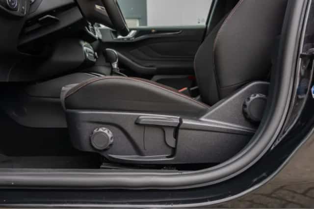 Ford Focus (2022) thumbnail 14