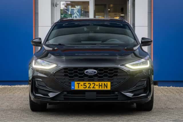 Ford Focus (2022) thumbnail 3