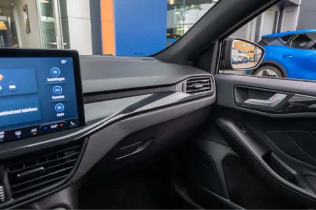 Ford Focus (2022) thumbnail 30