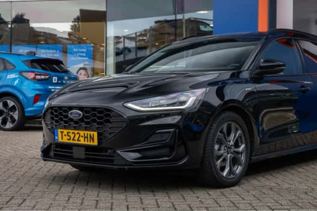 Ford Focus (2022) thumbnail 4