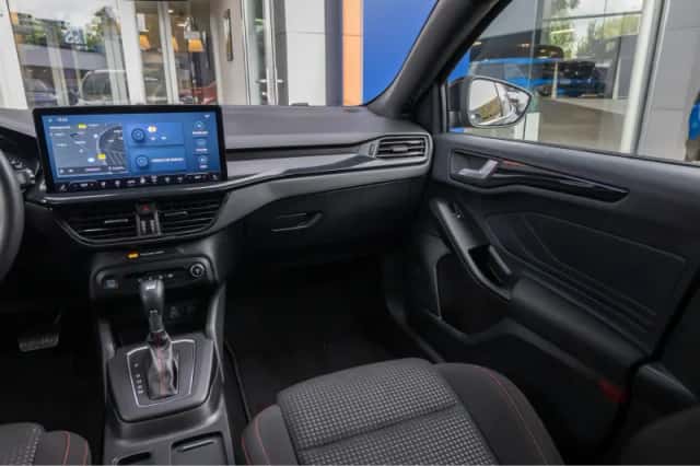 Ford Focus (2022) thumbnail 43