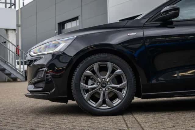 Ford Focus (2022) thumbnail 9