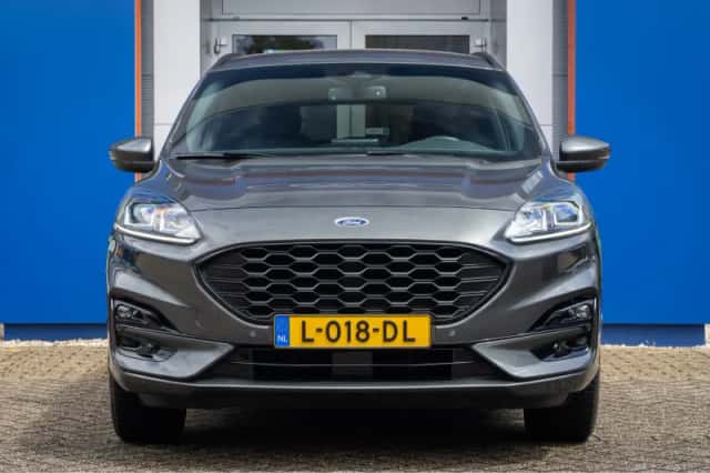 Ford Kuga (2021) thumbnail 2
