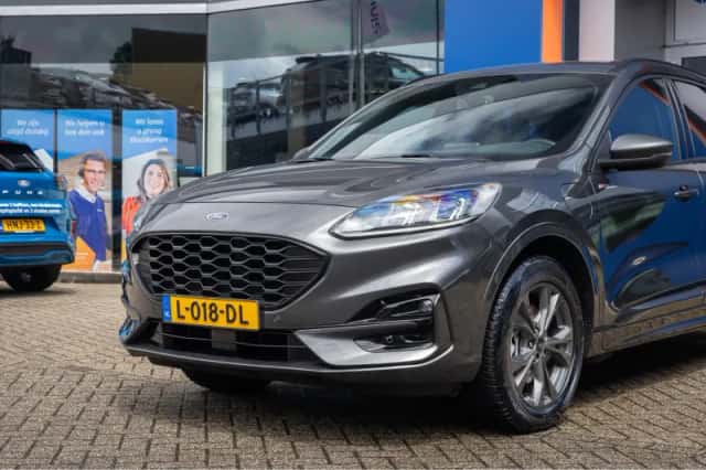 Ford Kuga (2021) thumbnail 3