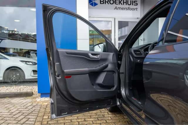 Ford Kuga (2021) thumbnail 22