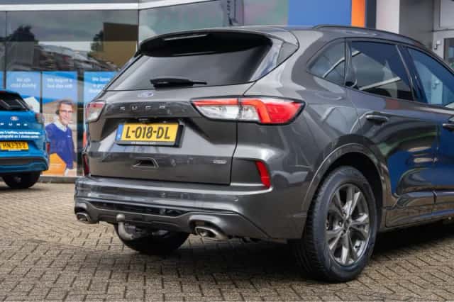 Ford Kuga (2021) thumbnail 5