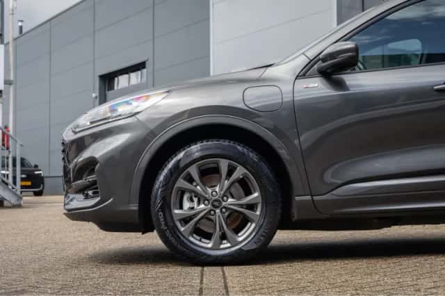 Ford Kuga (2021) thumbnail 9