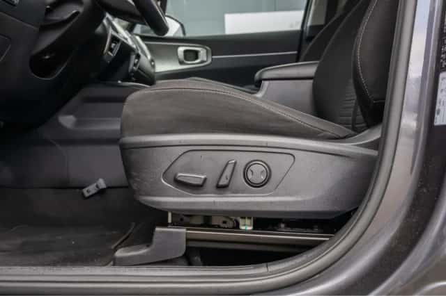 Kia Sorento (2021) thumbnail 16