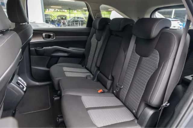 Kia Sorento (2021) thumbnail 18