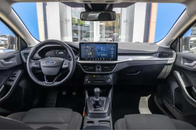 Ford Focus (2023) thumbnail 2